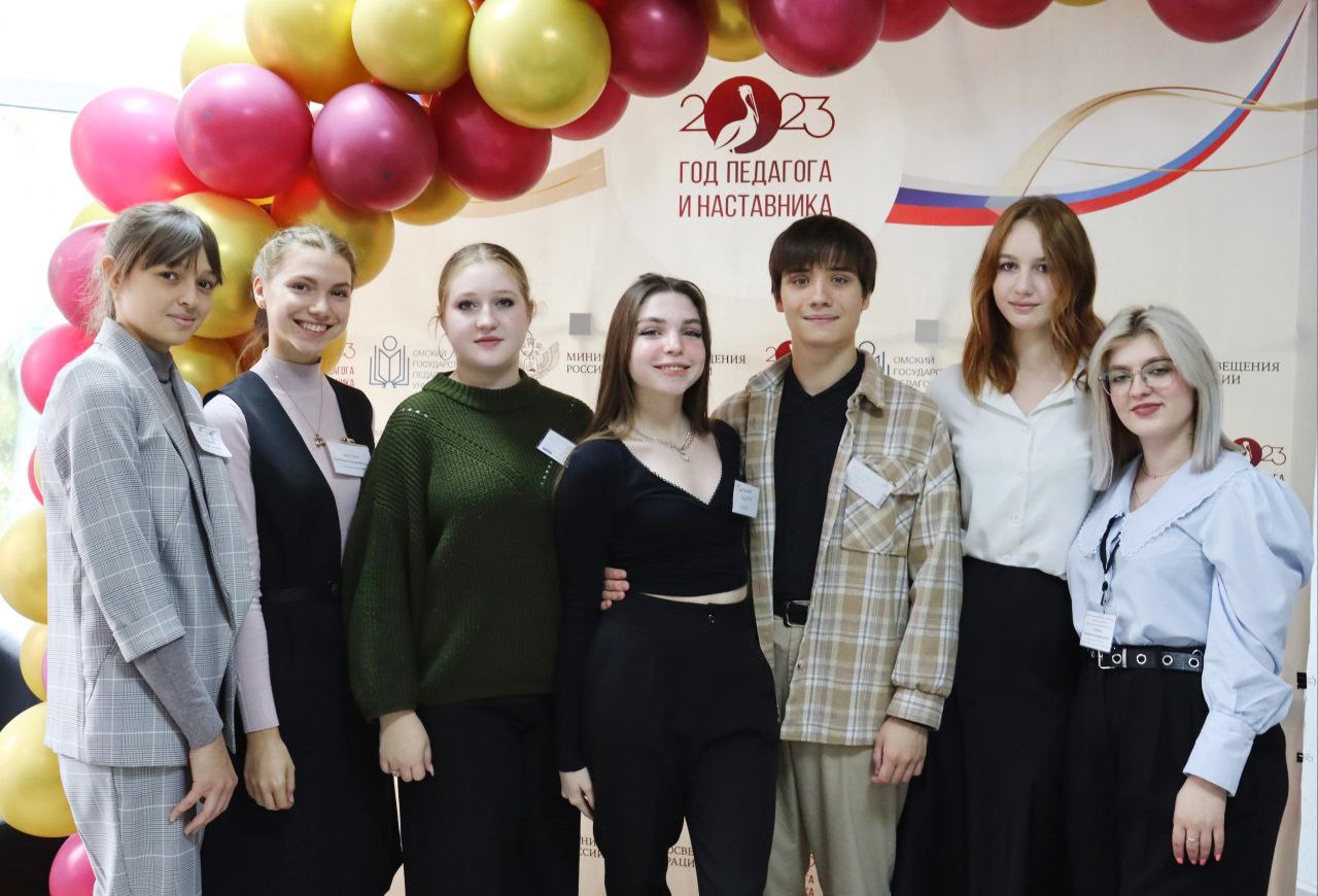 Омский педагогический университет баллы. Факультета психологии и педагогики ОМГПУ Омск. СИНЕРГИЯ Омск педагогический состав. Омский педагогический университет Худграф фото. Омский педагогический университет витраж в главном корпусе