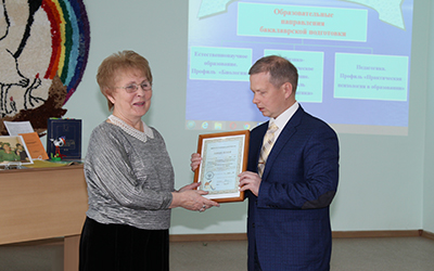 Нововаршавской гимназии 25 лет
