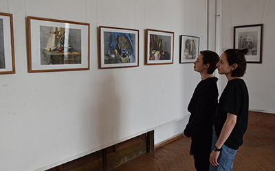В ОмГПУ открылась выставка ART VIZIT