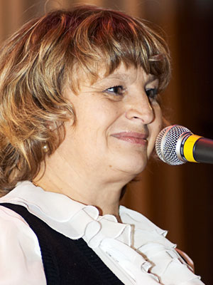 С.А. Талалаева, директор Центра молодежной политики и профессионального воспитания, благодарит участников фестиваля