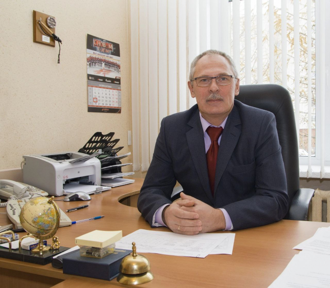 Декан факультета математики, информатики, физики и технологии Владимир Котенко рассказал об итогах 2022 года и поделился планами на будущий год