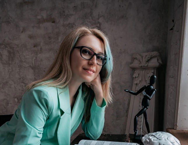 Выпускница ОмГПУ Ольга Задорожная: психотерапия искусством