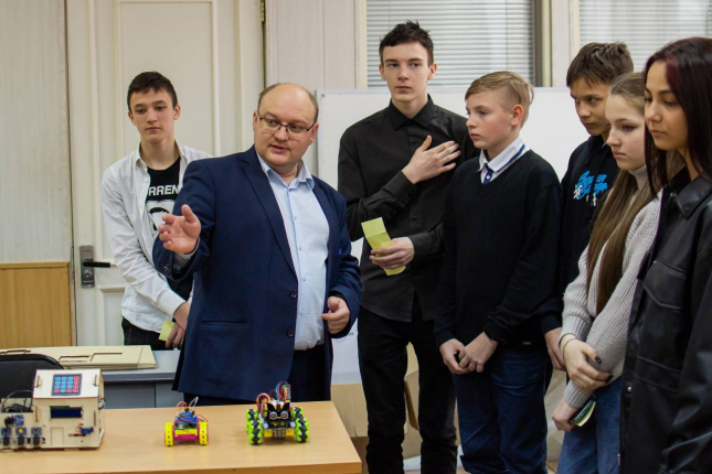 В ОмГПУ прошел День специальностей для школьников