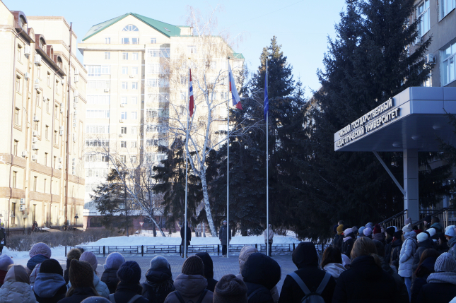 Церемония поднятия флага в ОмГПУ